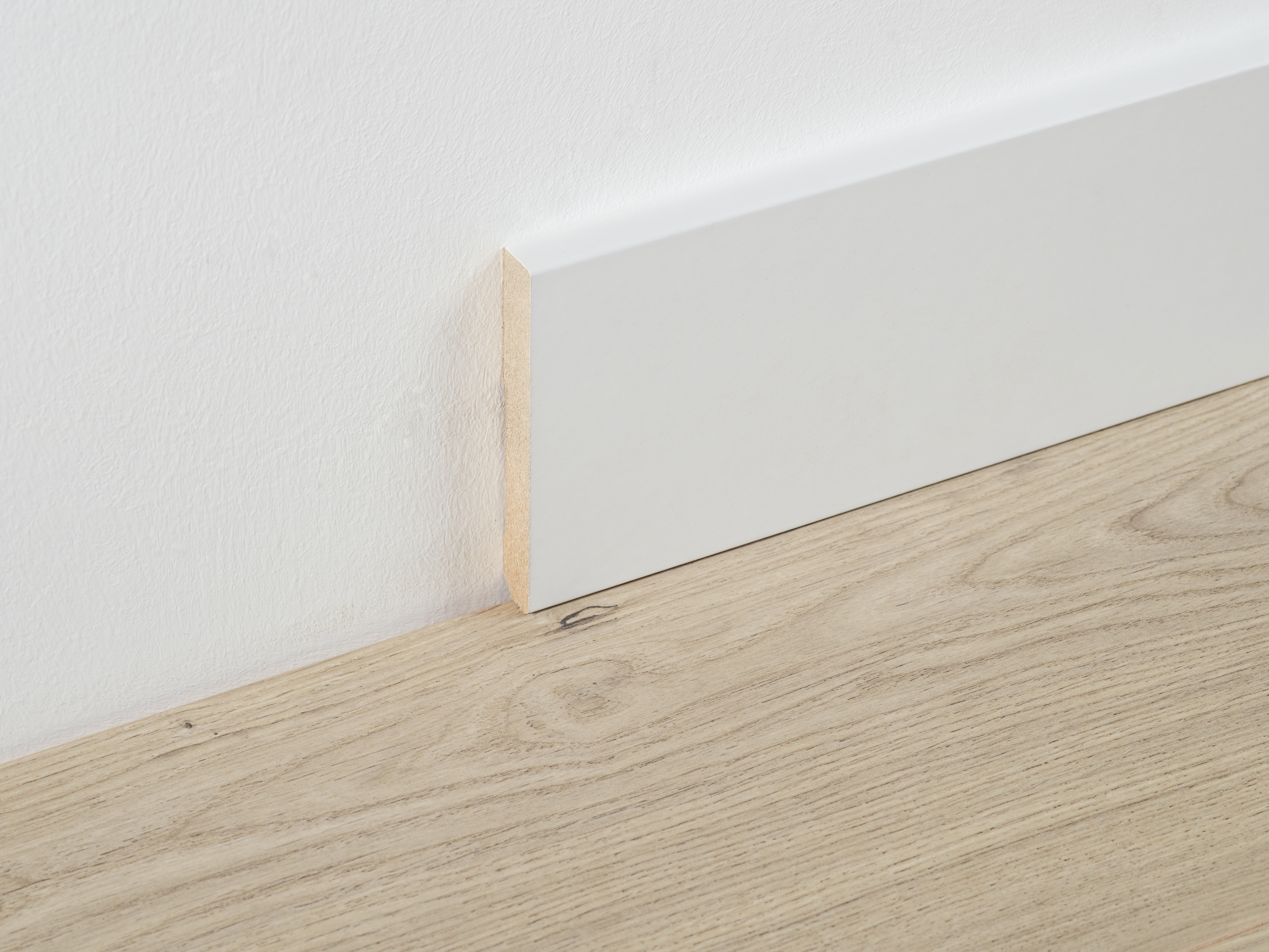 Plinthe 110 White 2,4M Toutes surfaces 2400x14x100mm - 9,6M2/PA