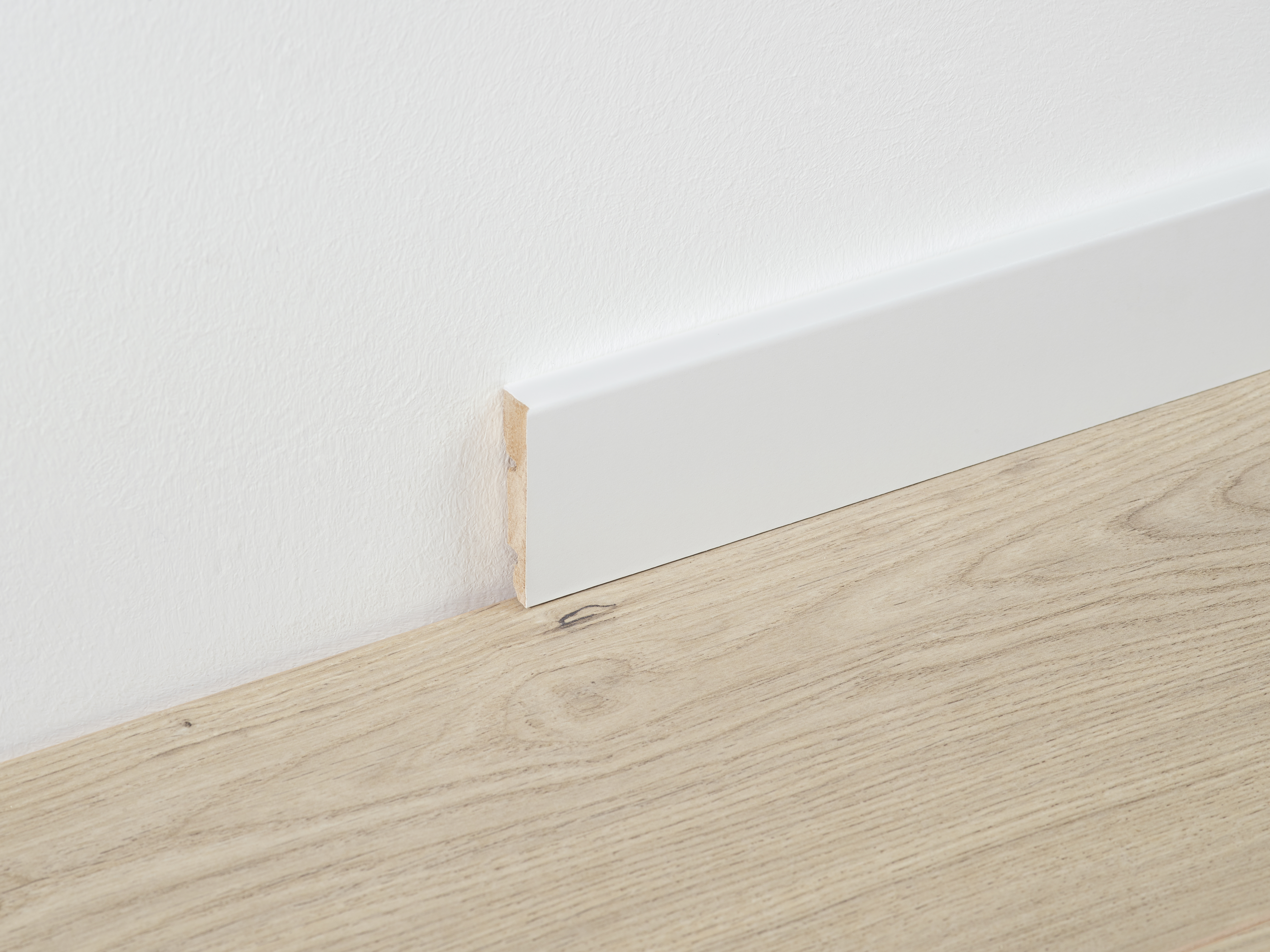 Plinthe 60 White 2,4M Toutes surfaces 2400x12x60mm - 9,6M2/PAQ