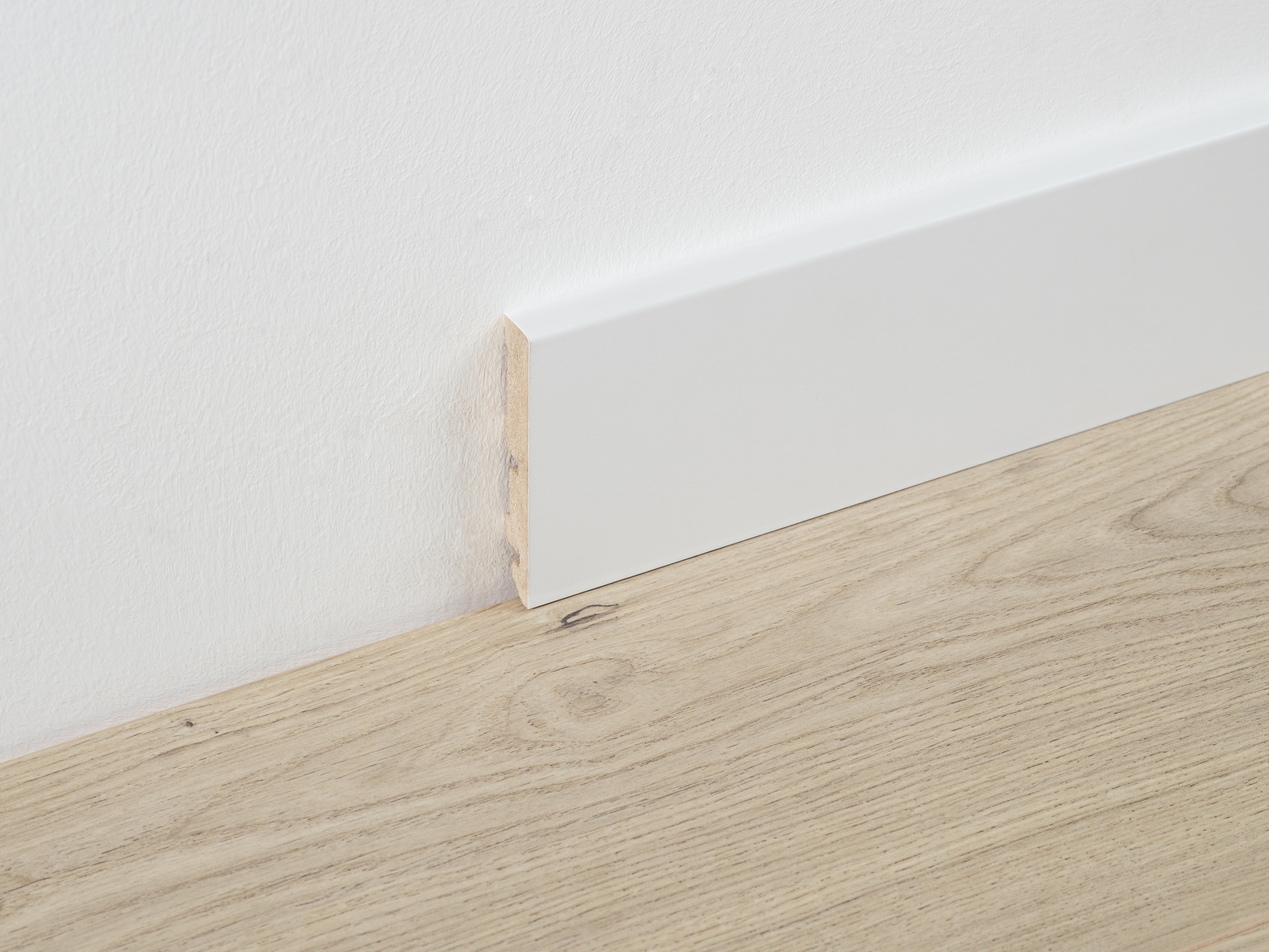 Plinthe 80 White 2,4M Toutes surfaces 2400x12x80mm - 9,6M2/PAQ
