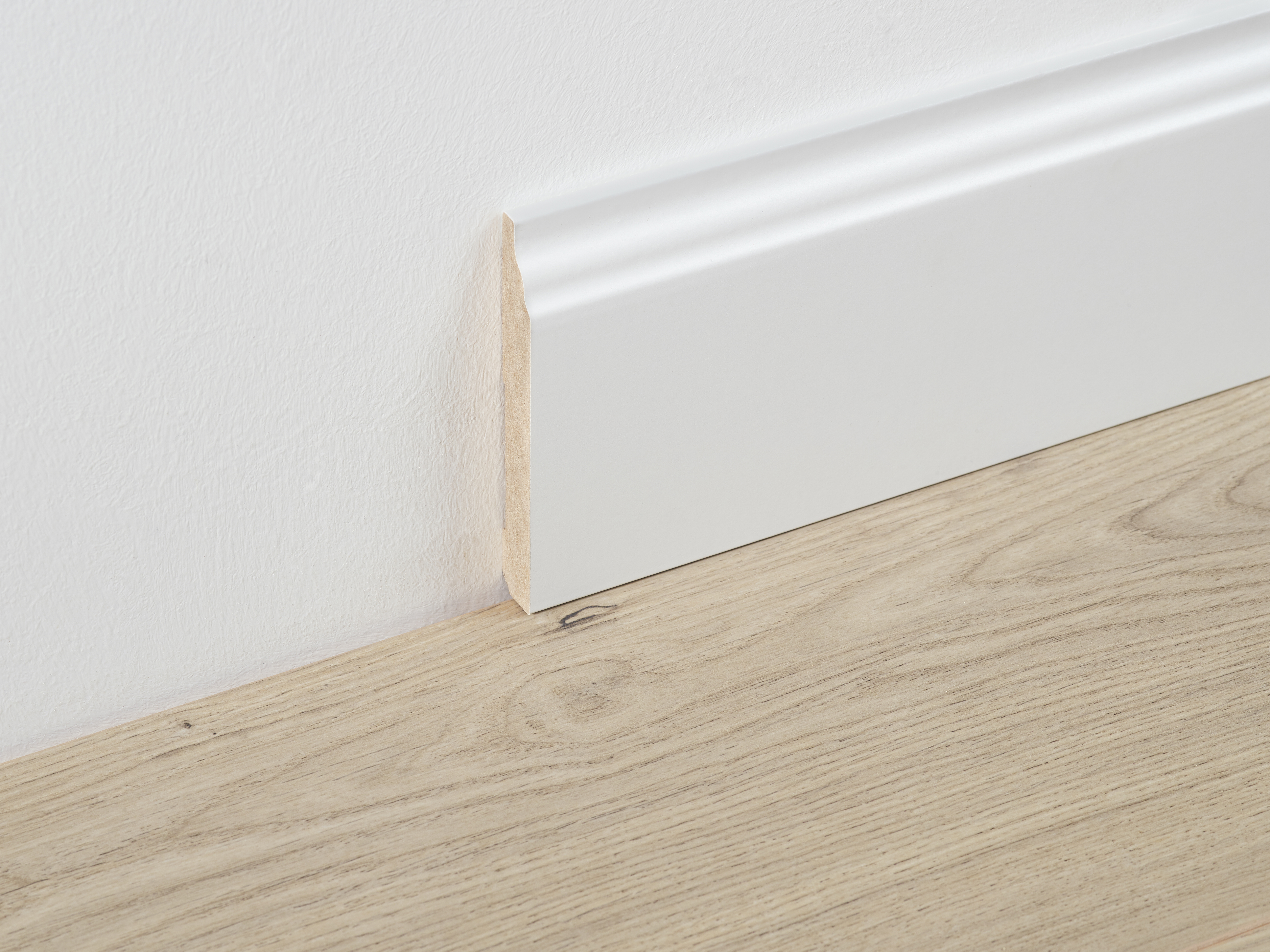 Plinthe 110 White 2,4M Toutes surfaces 2400x14x110mm - 9,6M2/PA